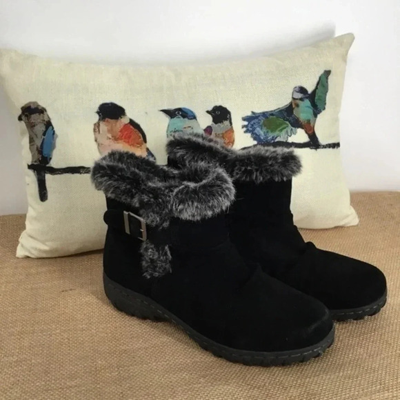 Khombu Women’s Lindsey Suede Ankle Boots - Picture 2 of 10